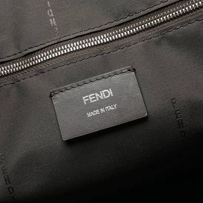 フェンディバッグ着用イメージ